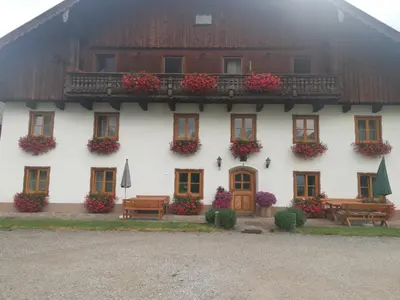 Das Gebäude in dem sich die Ferienwohnung befindet