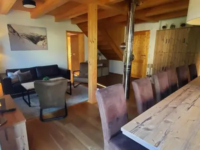 Ein Sitzbereich in der Unterkunft Mur-Chalet St Michael