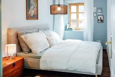 Ein Bett oder Betten in einem Zimmer der Unterkunft Apartment Aussee- Beletage Salzherrenhof- Küche, WLAN, Netflix