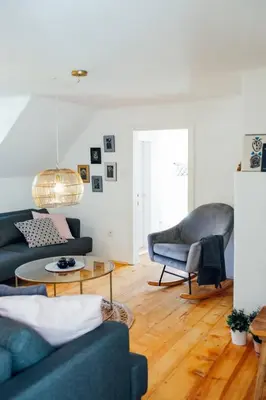 Ein Sitzbereich in der Unterkunft Apartment Aussee- Hallsatt Salzherrenhof- Küche, WLAN, Netflix
