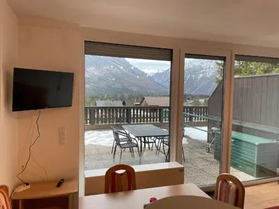 Ein allgemeiner Bergblick oder ein Berglick von der Ferienwohnung aus
