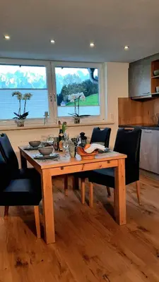 Ein Sitzbereich in der Unterkunft Kalvarienberg Appartement Gosau