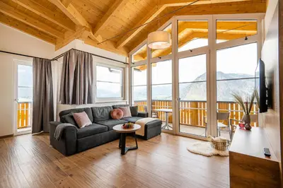 Ein Sitzbereich in der Unterkunft AlpenParks Hotel & Apartment Alpendorf