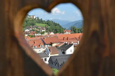 Ein allgemeiner Bergblick oder ein Berglick von der Pension aus