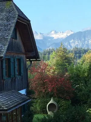 Ein allgemeiner Bergblick oder ein Berglick von der Ferienwohnung aus