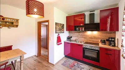Küche/Küchenzeile in der Unterkunft Ferienwohnung Sonnenkind Altaussee Ruhige Auszeit in Seenähe