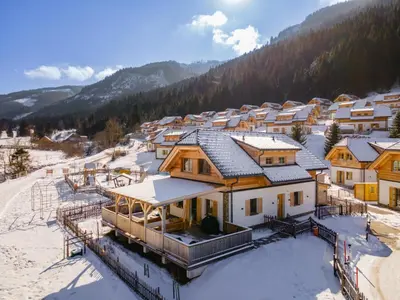 Ein allgemeiner Bergblick oder ein Berglick von des Chalets aus