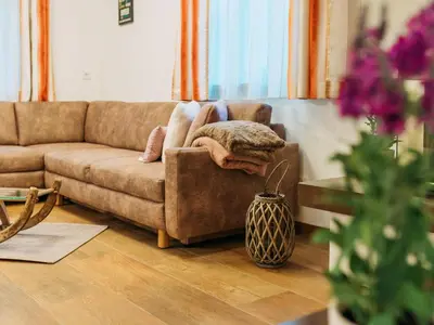 Ein Sitzbereich in der Unterkunft Chalet Thor
