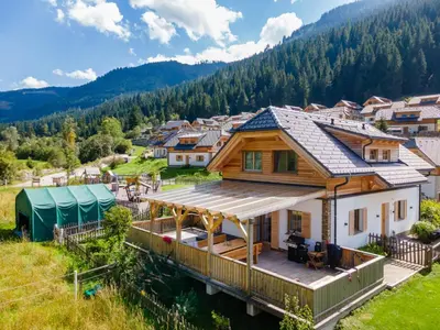 Ein allgemeiner Bergblick oder ein Berglick von des Chalets aus