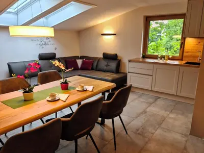 Ein Sitzbereich in der Unterkunft Alpenhaus Donnerkogel