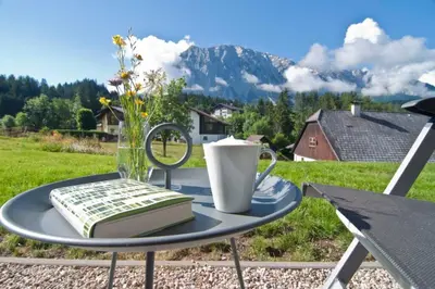 Ein allgemeiner Bergblick oder ein Berglick von der Ferienwohnung aus