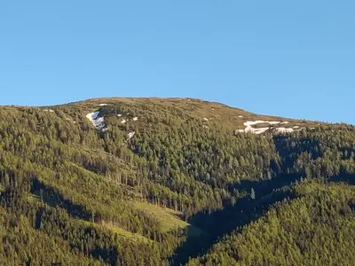 Ein allgemeiner Bergblick oder ein Berglick von der Ferienwohnung aus