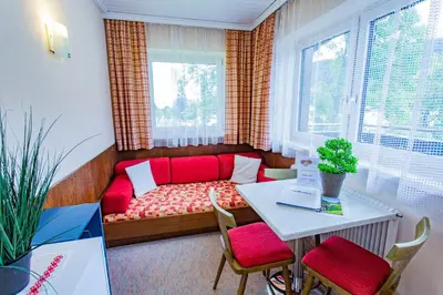 Ein Sitzbereich in der Unterkunft Soldanella 3 by Alpenidyll Apartments