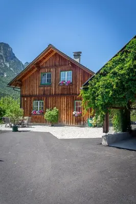 Ein allgemeiner Bergblick oder ein Berglick von des Ferienhauses aus