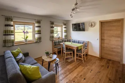 Ein Sitzbereich in der Unterkunft Appartements HOAMATGFÜHL