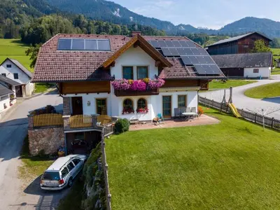 Ein allgemeiner Bergblick oder ein Berglick von der Ferienwohnung aus