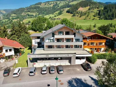 Ein allgemeiner Bergblick oder ein Berglick von des Hotels aus