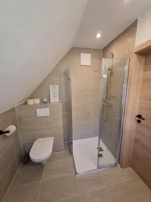 Ein Badezimmer in der Unterkunft FrIda Appartements