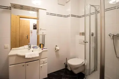 Ein Badezimmer in der Unterkunft Apartmenthaus HAUS Gipfelglück Apartment KUAFSTOA