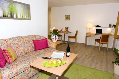 Ein Sitzbereich in der Unterkunft Ferienwohnungen - Boarding Wohnungen Sonnenhof
