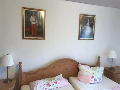 Ein Bett oder Betten in einem Zimmer der Unterkunft Cosy apartment Bad Ischl in quiet residential area - newly renovated