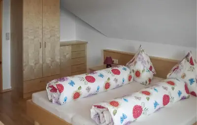 Ein Bett oder Betten in einem Zimmer der Unterkunft Ferienwohnung Mit Infarotkabi