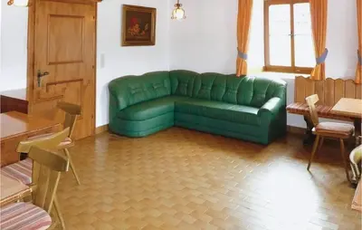 Ein Sitzbereich in der Unterkunft Ferienwohnung Mit Badeteich