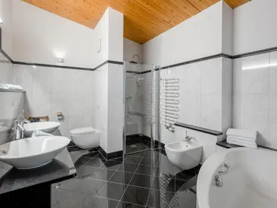 Ein Badezimmer in der Unterkunft Apartment Penthouse 1 by Interhome