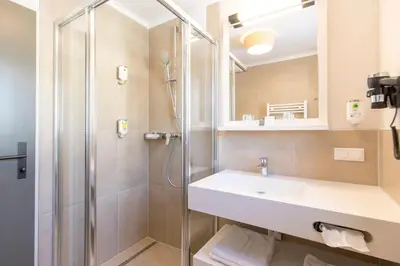 Ein Badezimmer in der Unterkunft Familienhotel Felsenhof