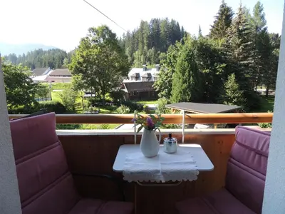 Ein allgemeiner Bergblick oder ein Berglick von der Ferienwohnung aus