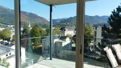 Ein allgemeiner Bergblick oder ein Berglick von der Ferienwohnung aus