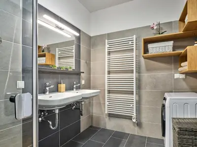 Ein Badezimmer in der Unterkunft Sunlodge Oeblarn Top B1 Schladming-Dachstein