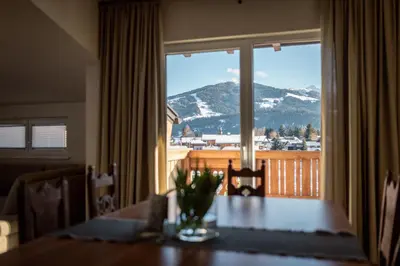 Ein allgemeiner Bergblick oder ein Berglick von der Ferienwohnung aus