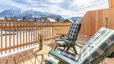 Ein allgemeiner Bergblick oder ein Berglick von der Ferienwohnung aus