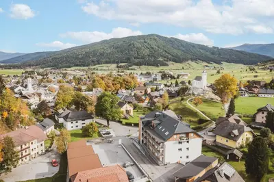 Ein allgemeiner Bergblick oder ein Berglick von der Ferienwohnung aus