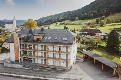 Ein allgemeiner Bergblick oder ein Berglick von der Ferienwohnung aus