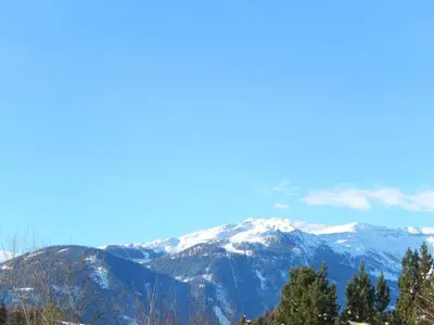 Ein allgemeiner Bergblick oder ein Berglick von des Chalets aus