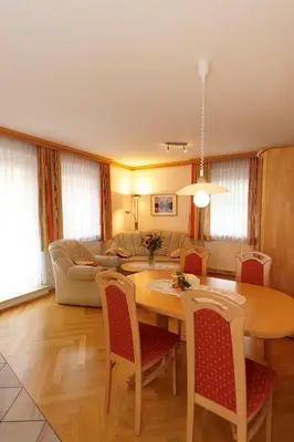 Ein Sitzbereich in der Unterkunft Apartment Sonnenblume Kusenberg