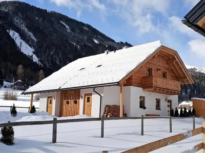 Ein allgemeiner Bergblick oder ein Berglick von des Chalets aus