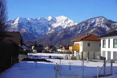 Ein allgemeiner Bergblick oder ein Berglick von der Ferienwohnung aus