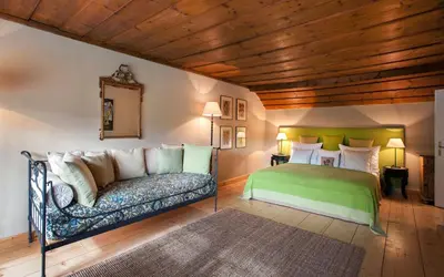 Ein Bett oder Betten in einem Zimmer der Unterkunft Garden Cottage Villa Lichtenstein - Your Austrian Home