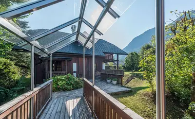 Ein allgemeiner Bergblick oder ein Berglick von der Villa aus