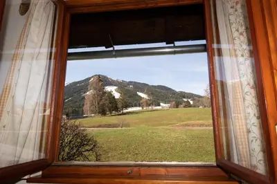 Ein allgemeiner Bergblick oder ein Berglick von des Chalets aus
