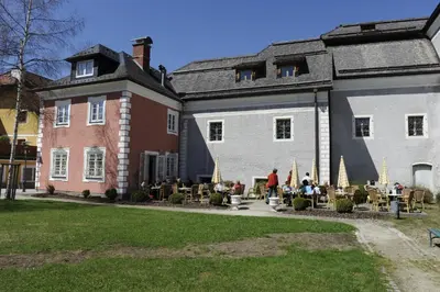 Das Gebäude in dem sich die Pension befindet