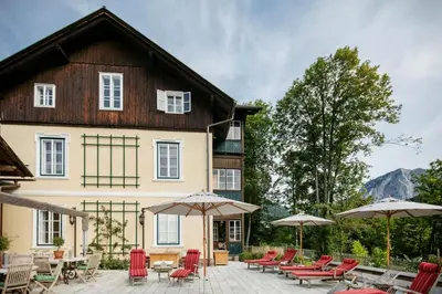 Ein allgemeiner Bergblick oder ein Berglick von der Villa aus