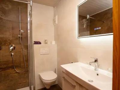 Ein Badezimmer in der Unterkunft Apartment Tirol by Interhome