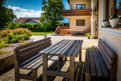 Ein Garten an der Unterkunft Ferienwohnung Wallmerhof am ländlichen Wimberg