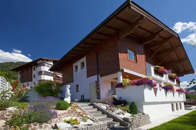 Ein allgemeiner Bergblick oder ein Berglick von der Ferienwohnung aus