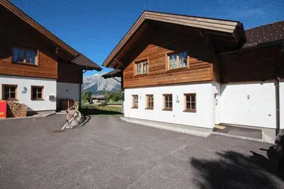 Das Gebäude in dem sich das Chalet befindet