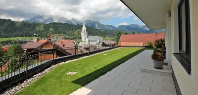 Ein allgemeiner Bergblick oder ein Berglick von der Ferienwohnung aus